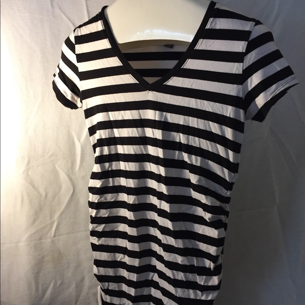 A Pea in the Pod small maternity shirt